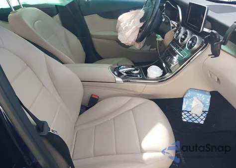 2016 Mercedes-Benz C 300 4Matic z USA, uszkodzony, nr VIN 55SWF4KB1GU097542